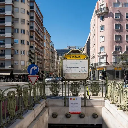 Deco Gem In Center Apartment